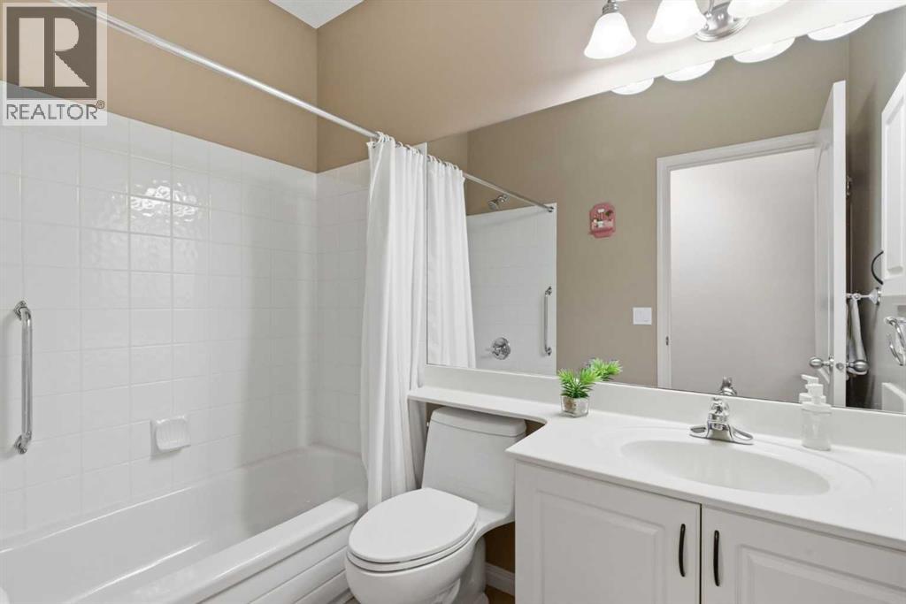 215 Rocky Ridge Villas NW, Calgary, Alberta  T3G 4R2 - Photo 26 - A2329725
