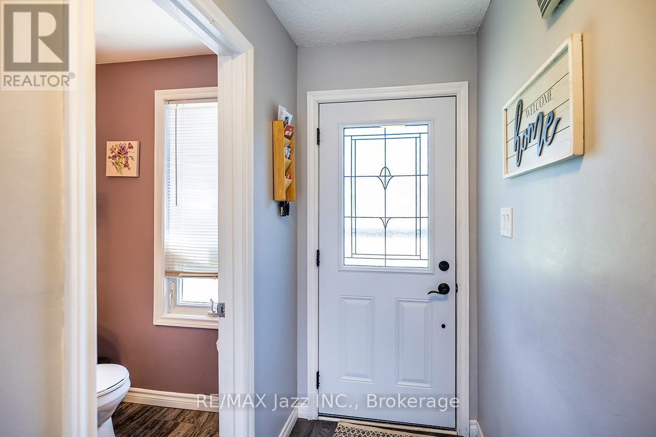 1324 Astra Court, Oshawa (Eastdale), Ontario  L1K 1H7 - Photo 4 - E13627466