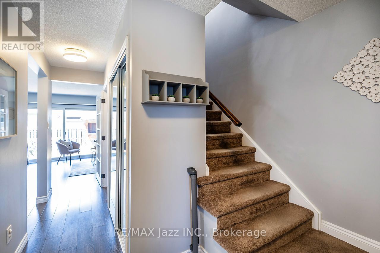 1324 Astra Court, Oshawa (Eastdale), Ontario  L1K 1H7 - Photo 6 - E13627466