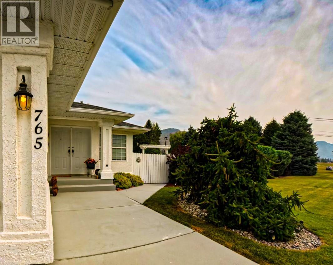 765 Jasper Avenue, Grand Forks, British Columbia  V0H 1H4 - Photo 2 - 10395490
