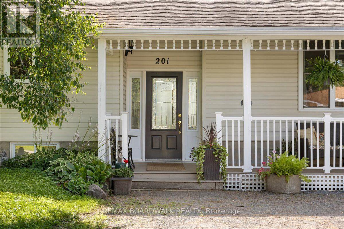 201 Linda Loop, Ottawa, Ontario K0A 2H0 - Photo 4 - X13627508