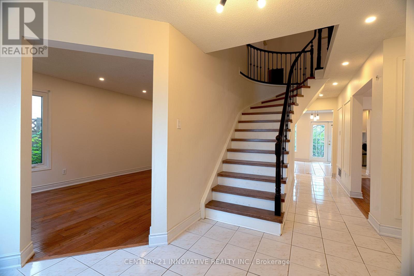 35 Magill Drive, Ajax, Ontario  L1T 3H7 - Photo 4 - E13627498