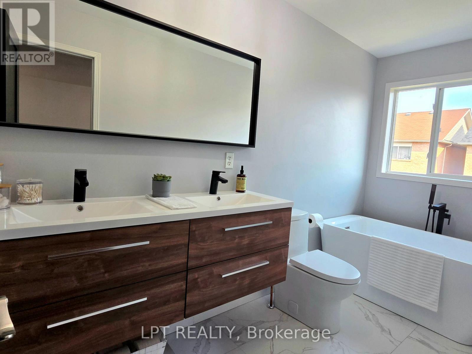 103 Howling Crescent, Ajax, Ontario  L1S 7R9 - Photo 11 - E13625256