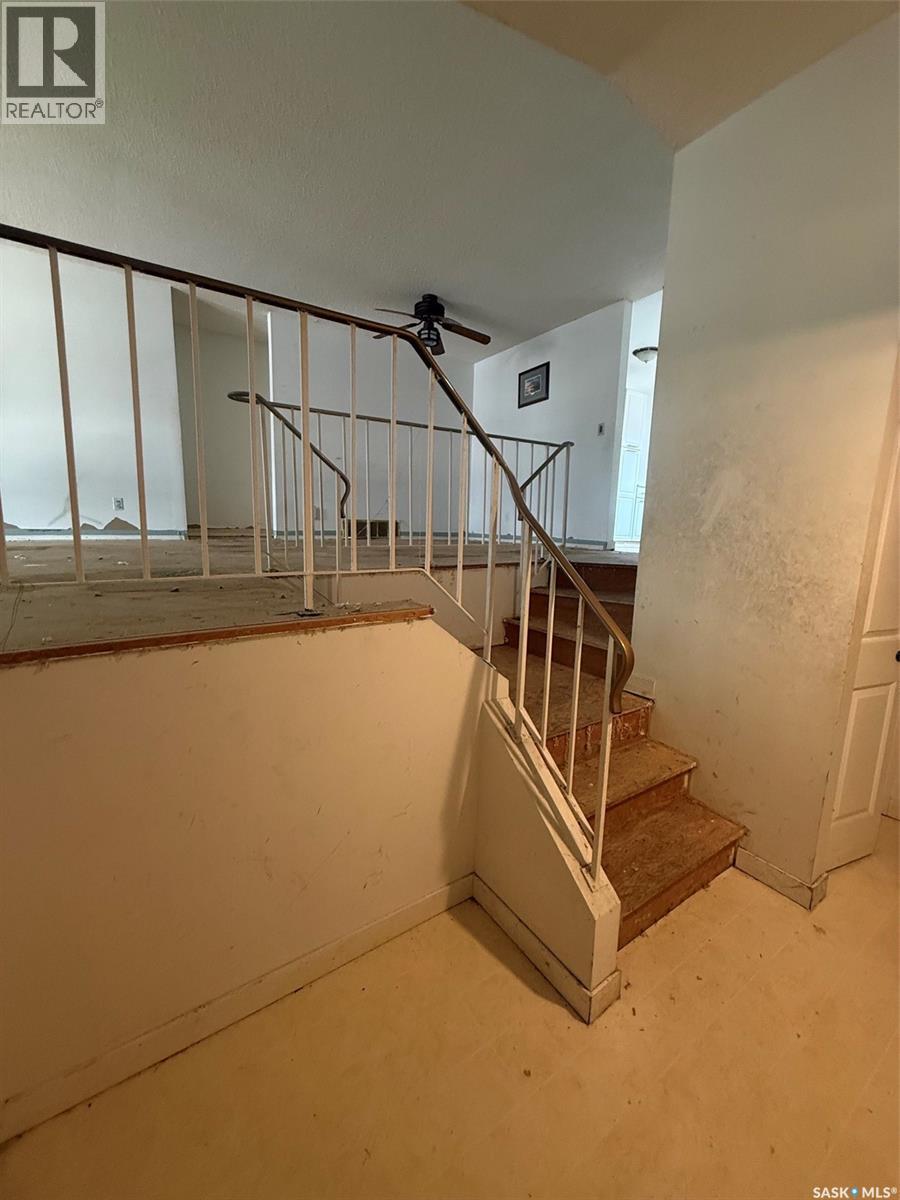 90 Marquis Crescent, Regina, Saskatchewan S4S 6J9 - Photo 4 - SK044262