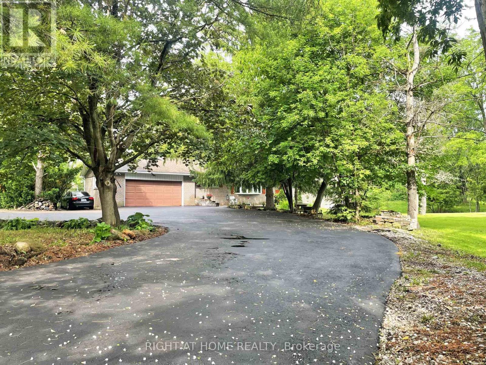 7454 Old Church Road, Caledon, Ontario  L7C 0H5 - Photo 3 - W12945346