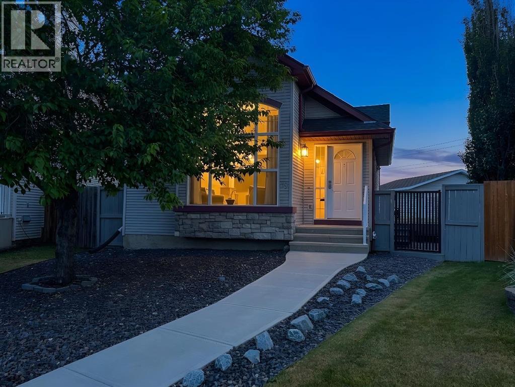 79 Cranberry Square SE, Calgary, Alberta  T3M 1J5 - Photo 1 - A2333839