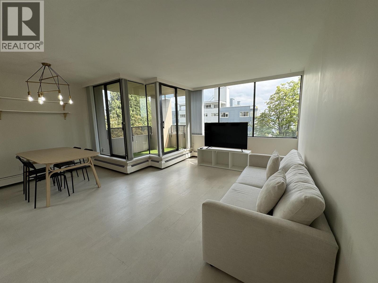 502 1737 DUCHESS AVENUE, West Vancouver, British Columbia