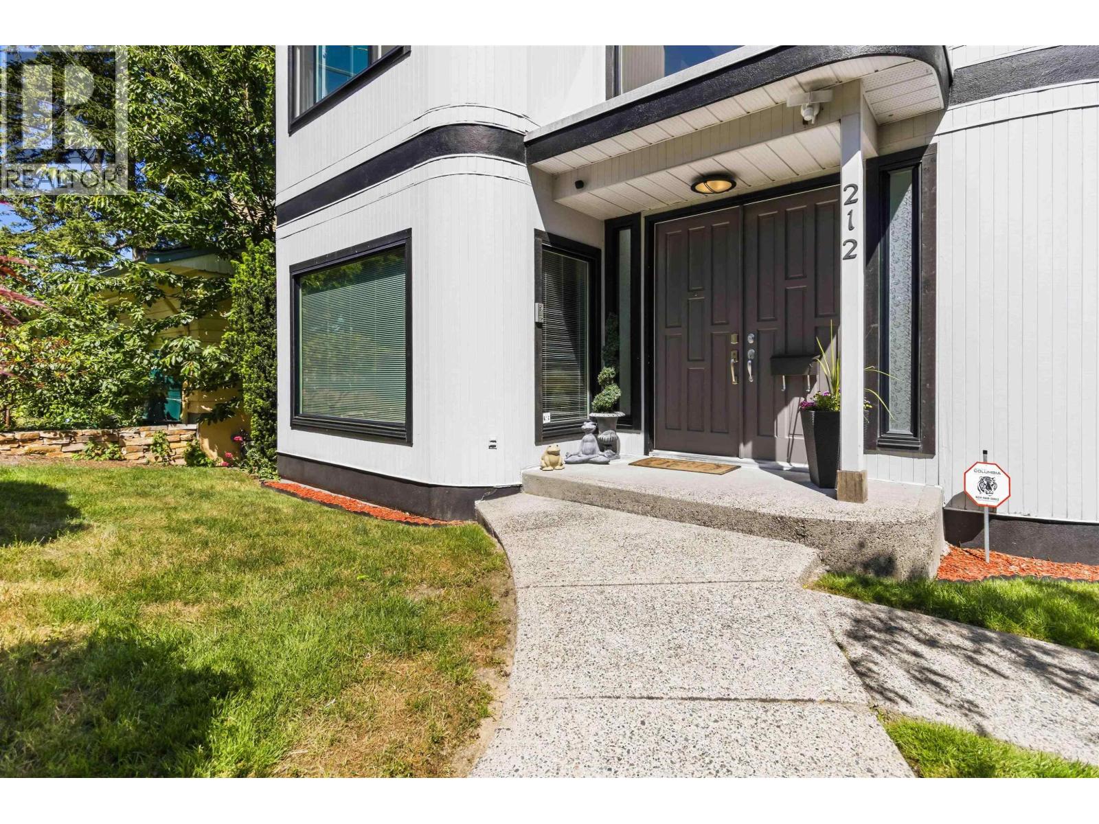 212 N Sea Avenue, Burnaby, British Columbia  V5B 1K5 - Photo 3 - R3151755