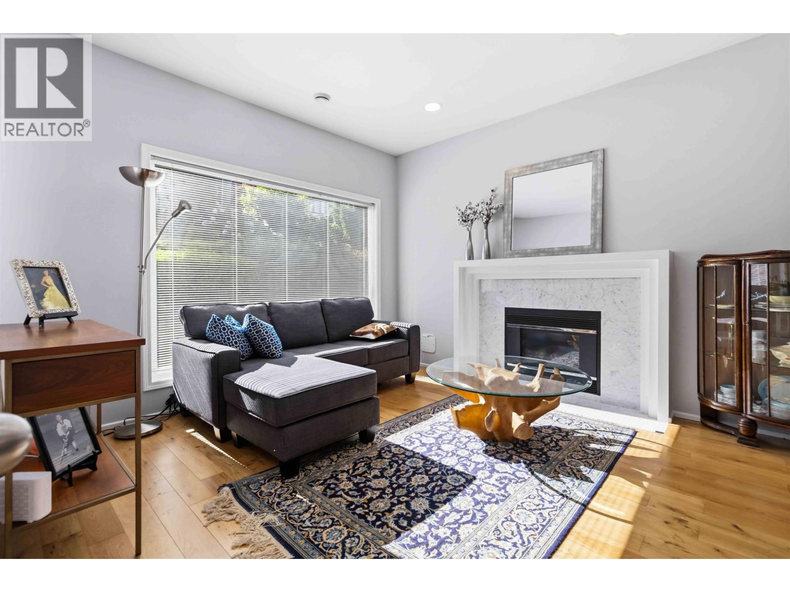 212 N Sea Avenue, Burnaby, British Columbia  V5B 1K5 - Photo 6 - R3151755