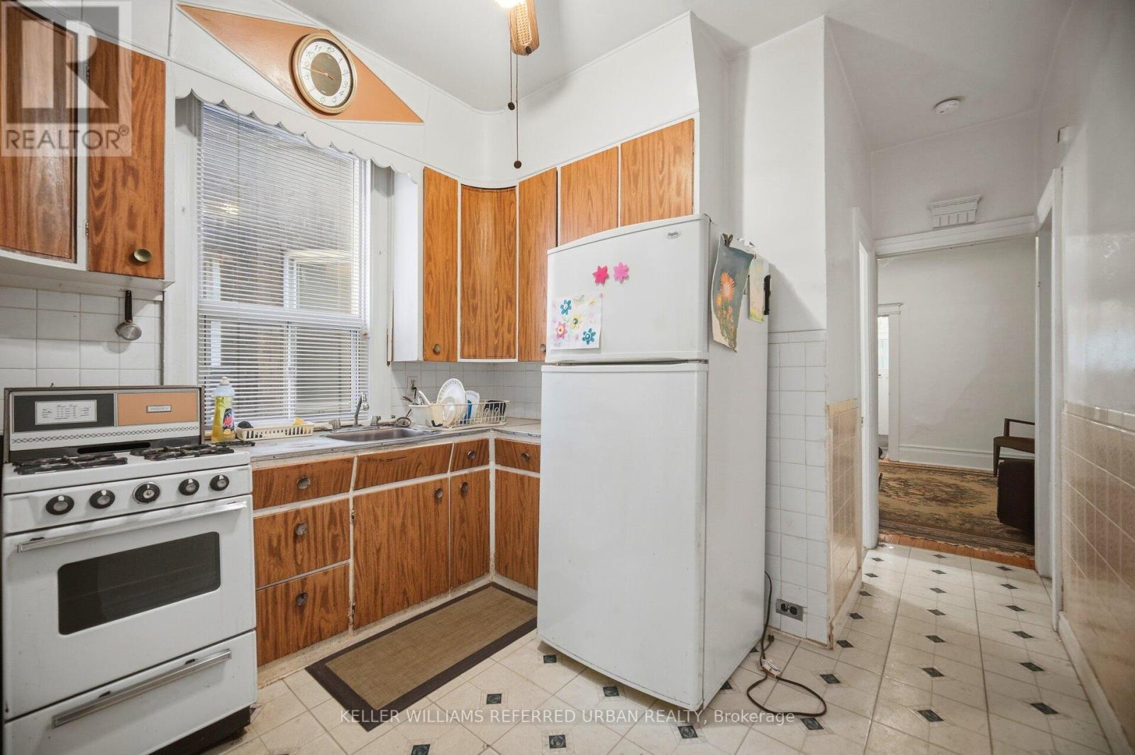126 Close Avenue, Toronto, Ontario  M6K 2V5 - Photo 8 - W13627516