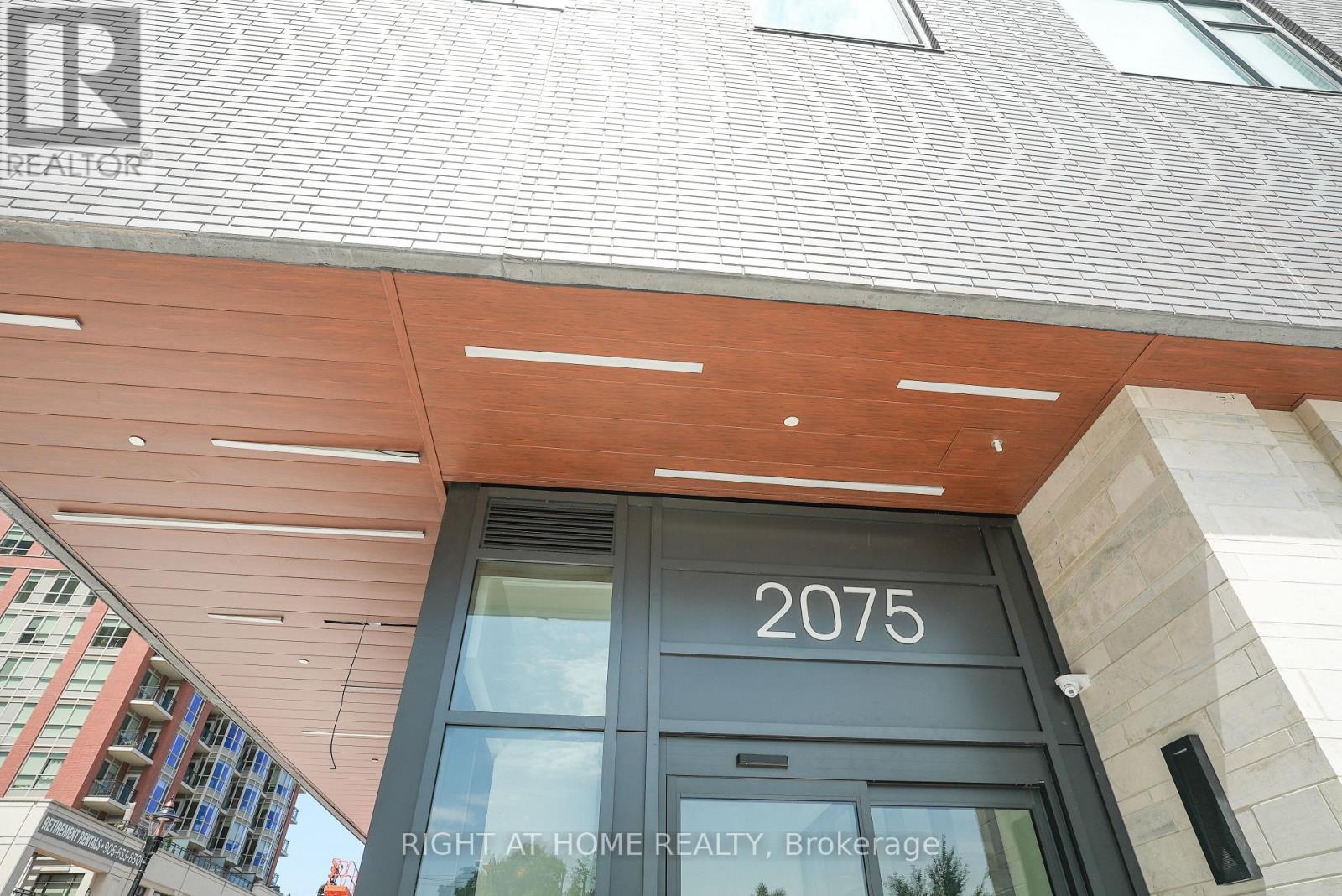 308 - 2075 Lakeshore Road, Burlington, Ontario  L7R 0H3 - Photo 2 - W13627526