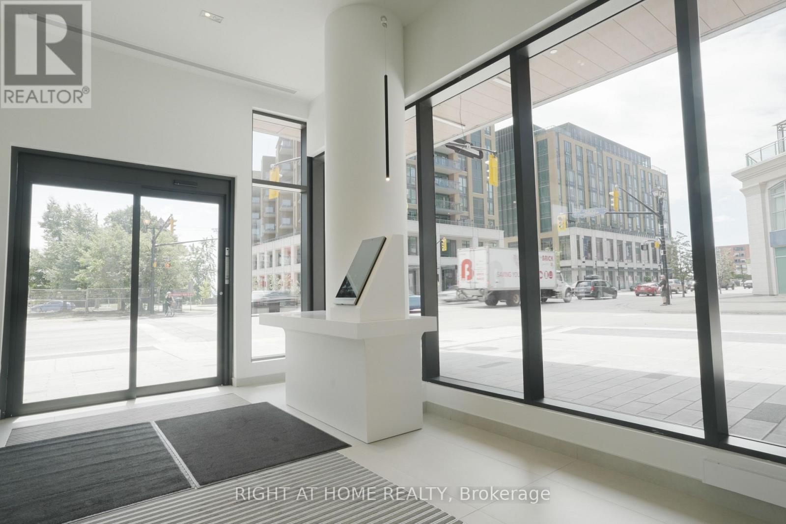 308 - 2075 Lakeshore Road, Burlington, Ontario  L7R 0H3 - Photo 4 - W13627526