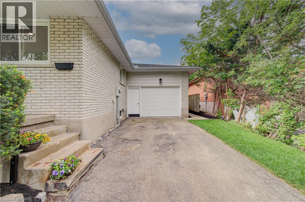 163 Lynnbrook Crescent, Waterloo, Ontario  N2L 4X2 - Photo 3 - 40849052