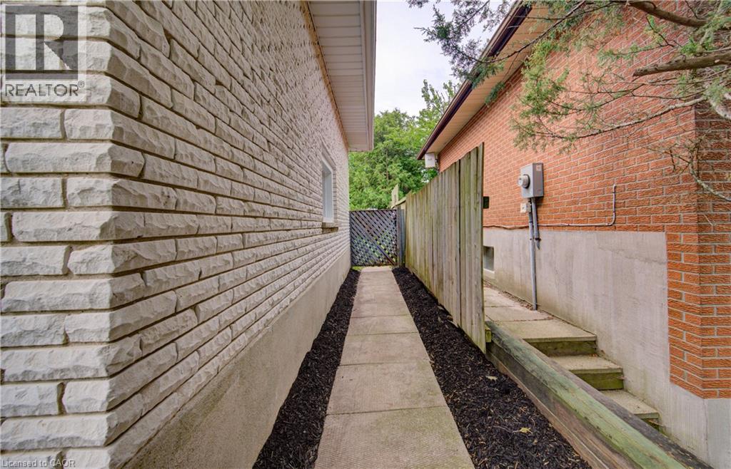 163 Lynnbrook Crescent, Waterloo, Ontario  N2L 4X2 - Photo 46 - 40849052