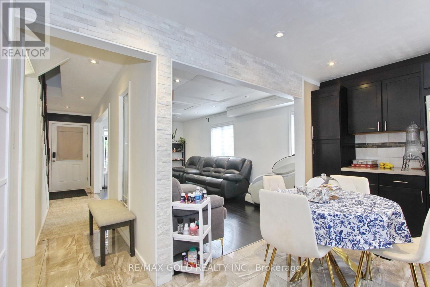 4 Summertime Court, Brampton, Ontario  L6Z 2B4 - Photo 11 - W13466940