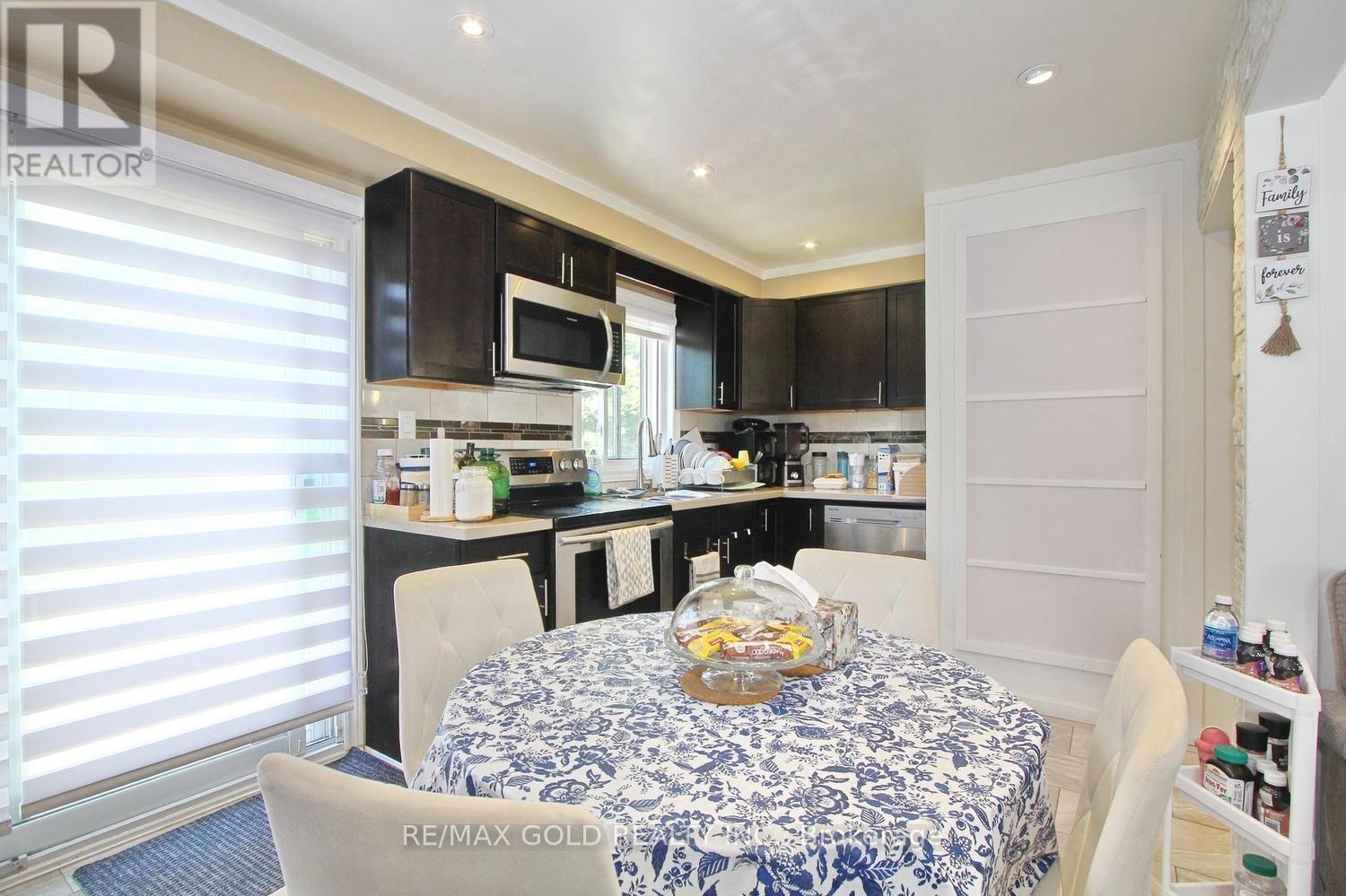 4 Summertime Court, Brampton, Ontario  L6Z 2B4 - Photo 10 - W13466940