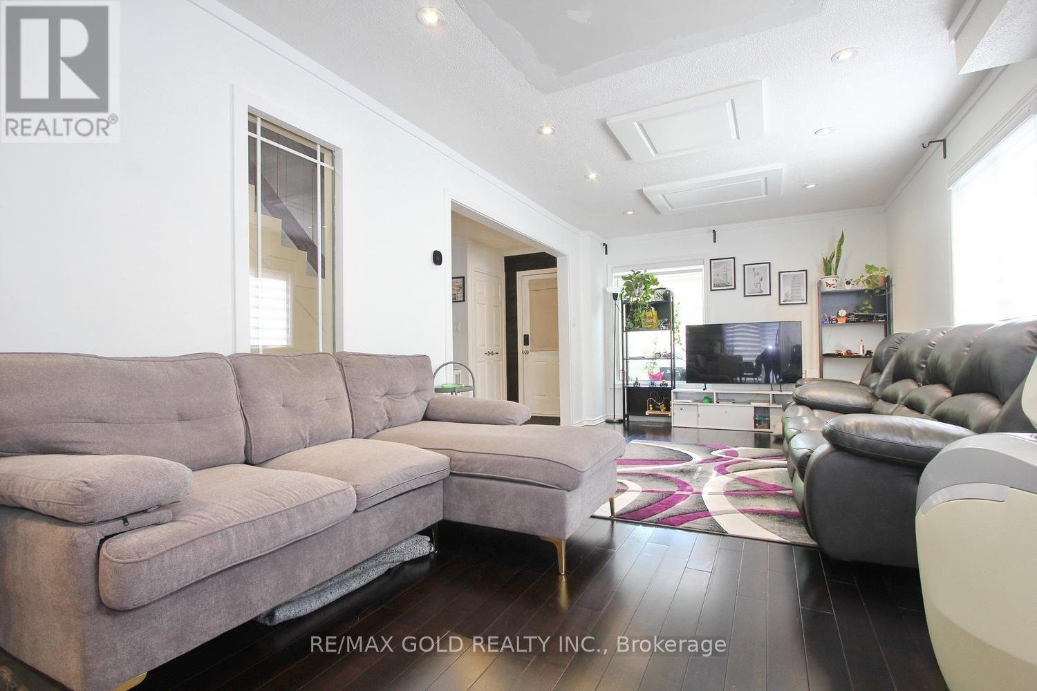 4 Summertime Court, Brampton, Ontario  L6Z 2B4 - Photo 8 - W13466940