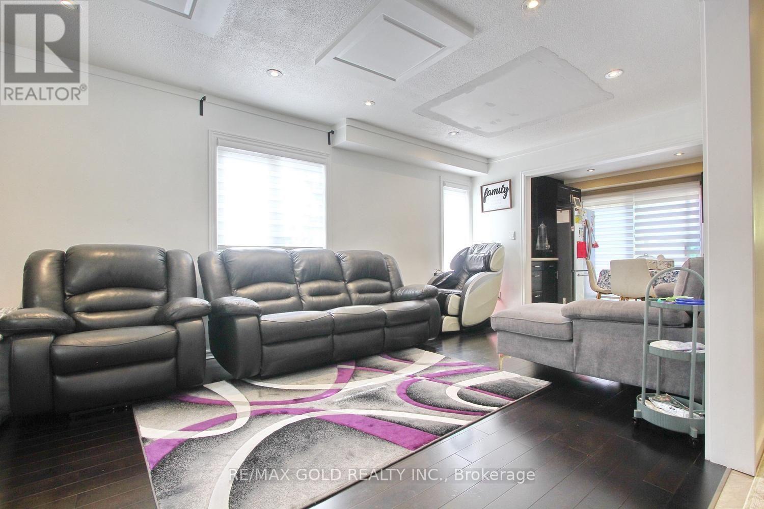 4 Summertime Court, Brampton, Ontario  L6Z 2B4 - Photo 7 - W13466940