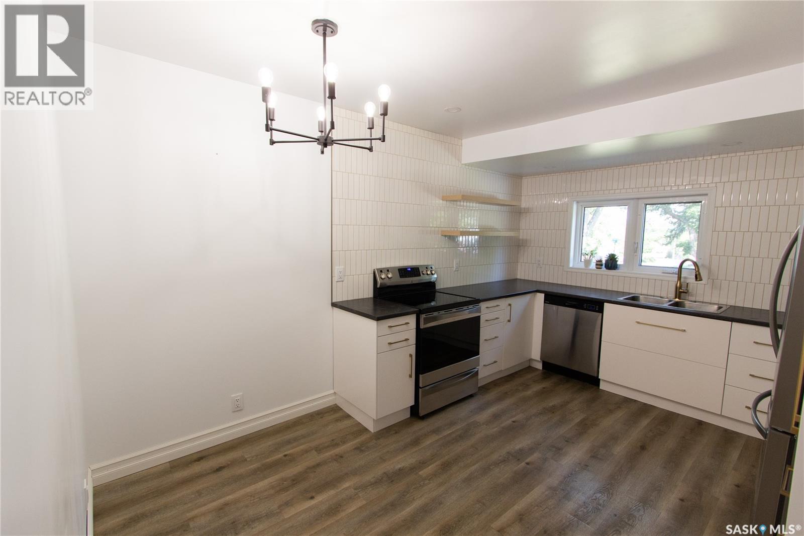 376 6th Avenue Nw, Swift Current, Saskatchewan  S9H 0Y1 - Photo 10 - SK044267