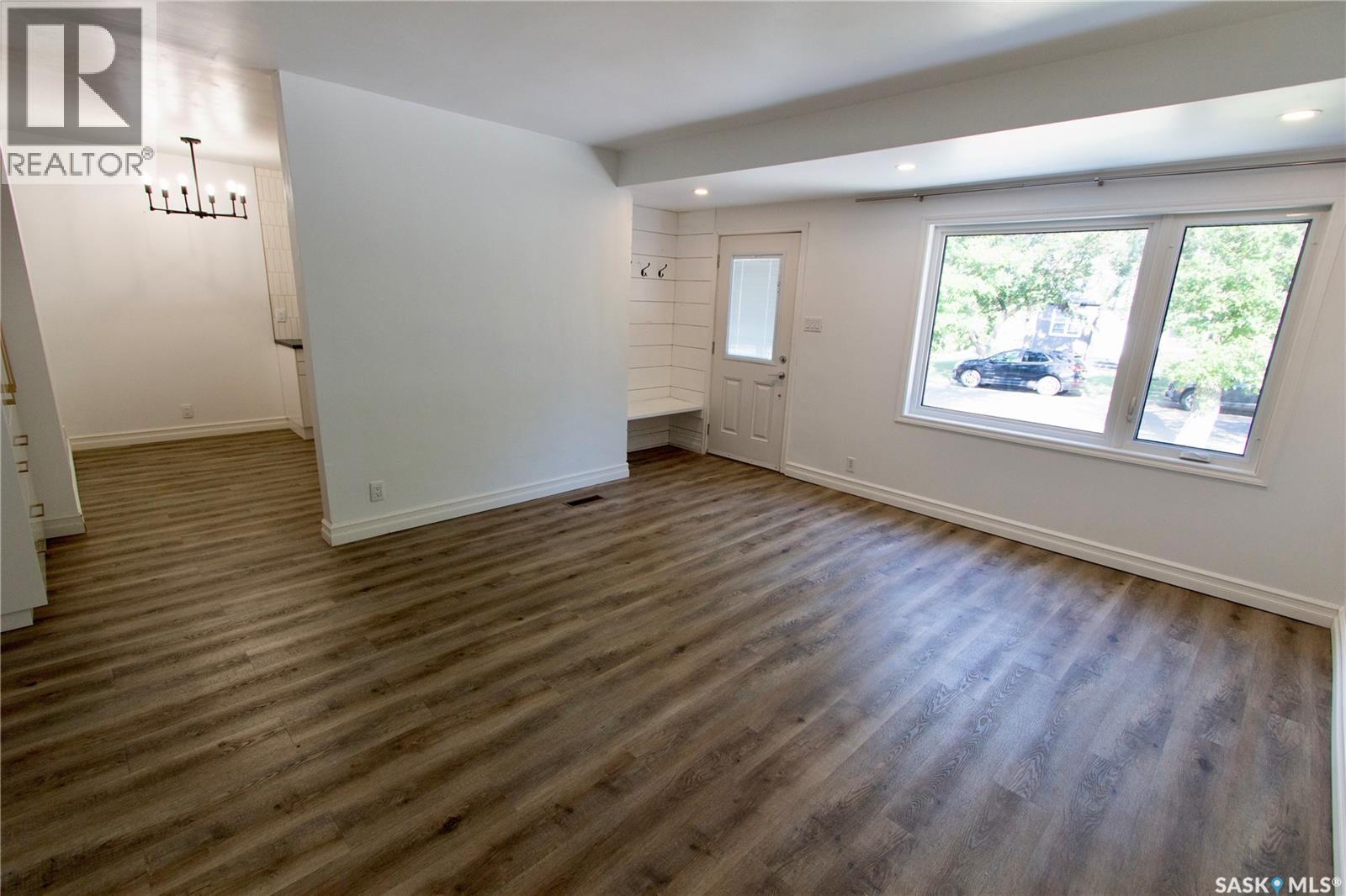 376 6th Avenue Nw, Swift Current, Saskatchewan  S9H 0Y1 - Photo 5 - SK044267
