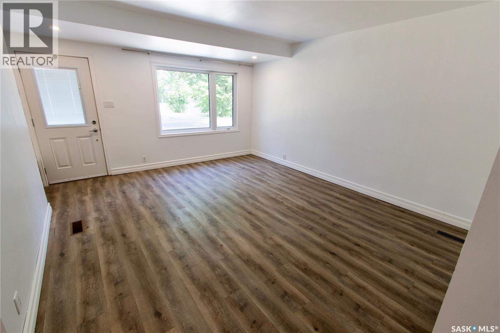 376 6th Avenue Nw, Swift Current, Saskatchewan  S9H 0Y1 - Photo 8 - SK044267