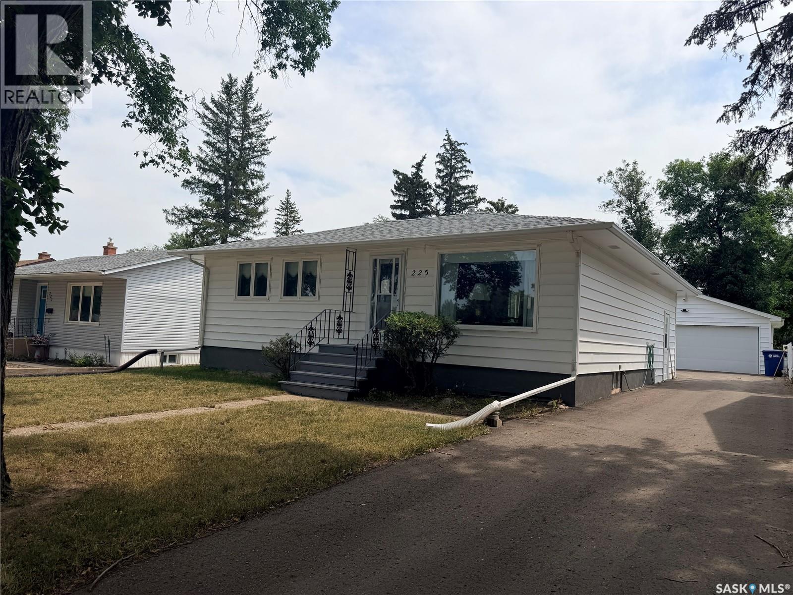 225 Dominion ROAD, Assiniboia, Saskatchewan