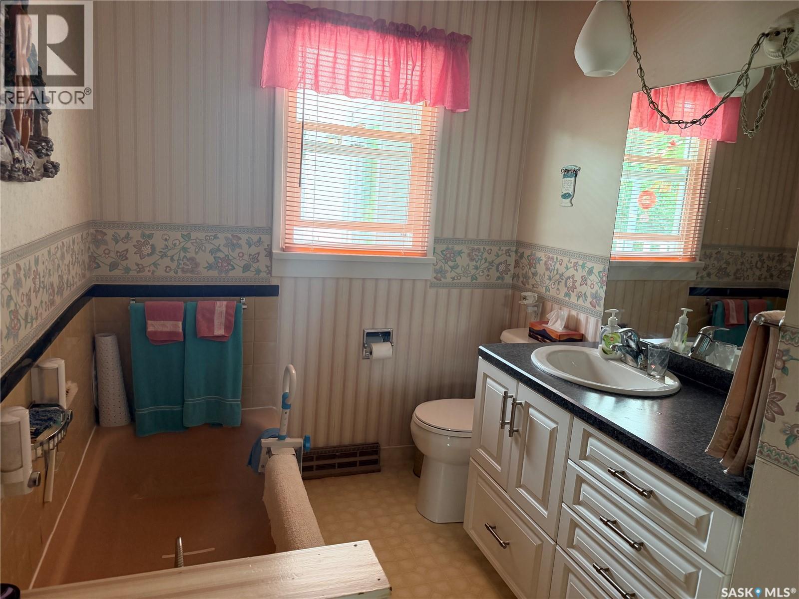 225 Dominion Road, Assiniboia, Saskatchewan  S0H 0B0 - Photo 20 - SK044149
