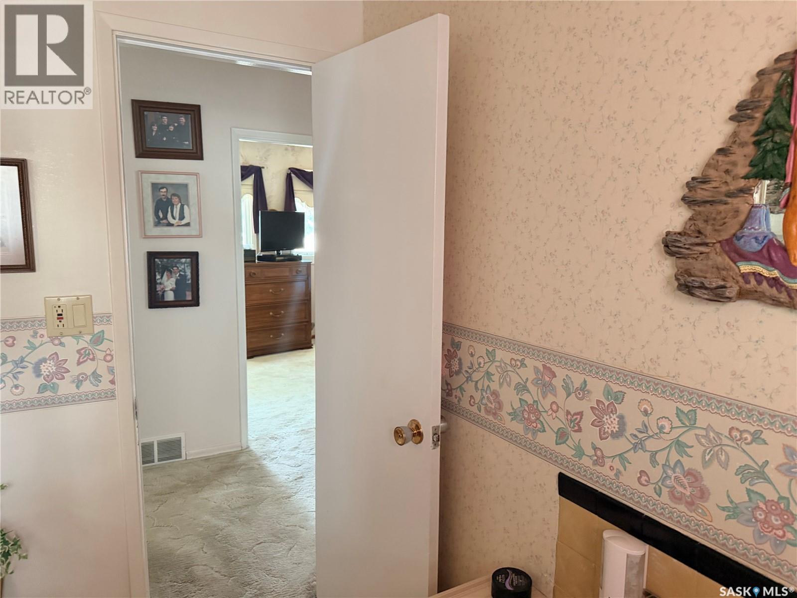 225 Dominion Road, Assiniboia, Saskatchewan  S0H 0B0 - Photo 21 - SK044149