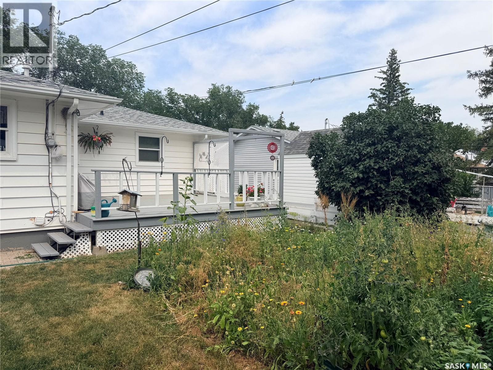 225 Dominion Road, Assiniboia, Saskatchewan  S0H 0B0 - Photo 42 - SK044149
