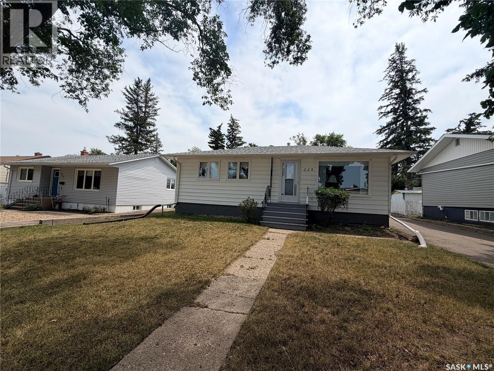 225 Dominion Road, Assiniboia, Saskatchewan  S0H 0B0 - Photo 43 - SK044149
