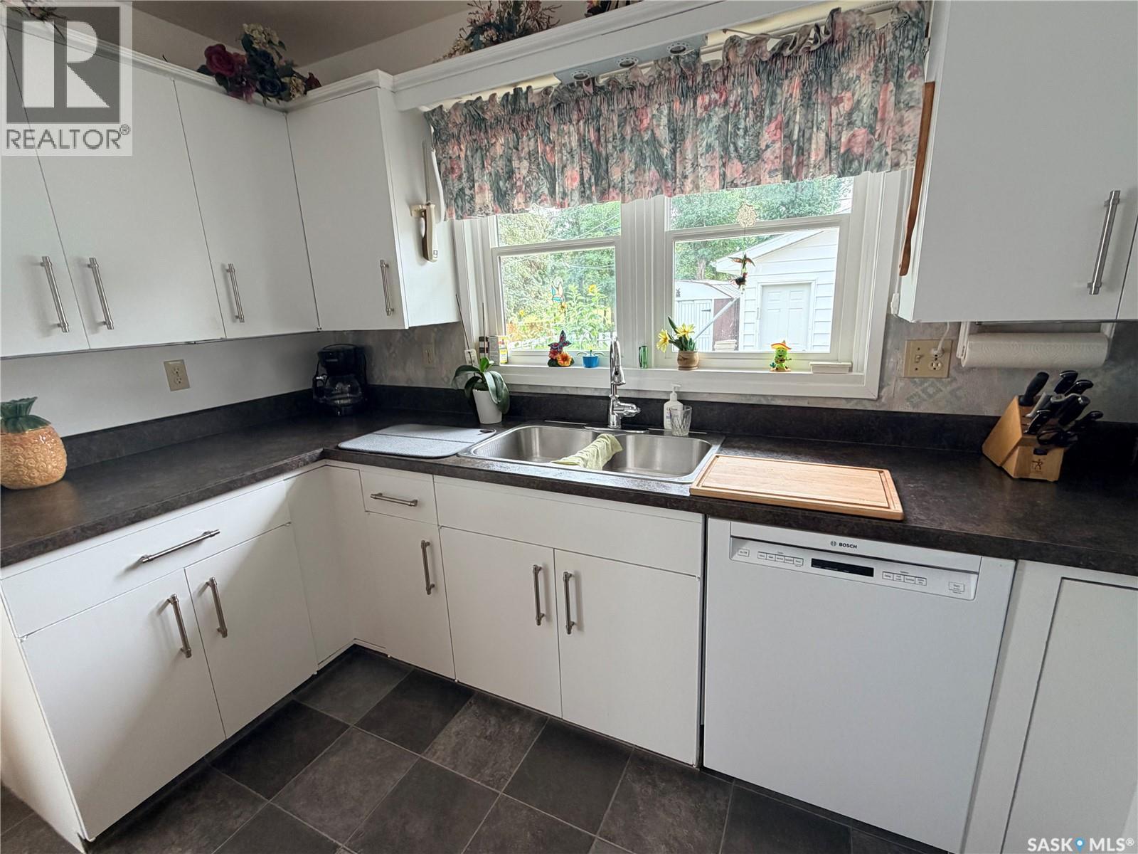 225 Dominion Road, Assiniboia, Saskatchewan  S0H 0B0 - Photo 5 - SK044149