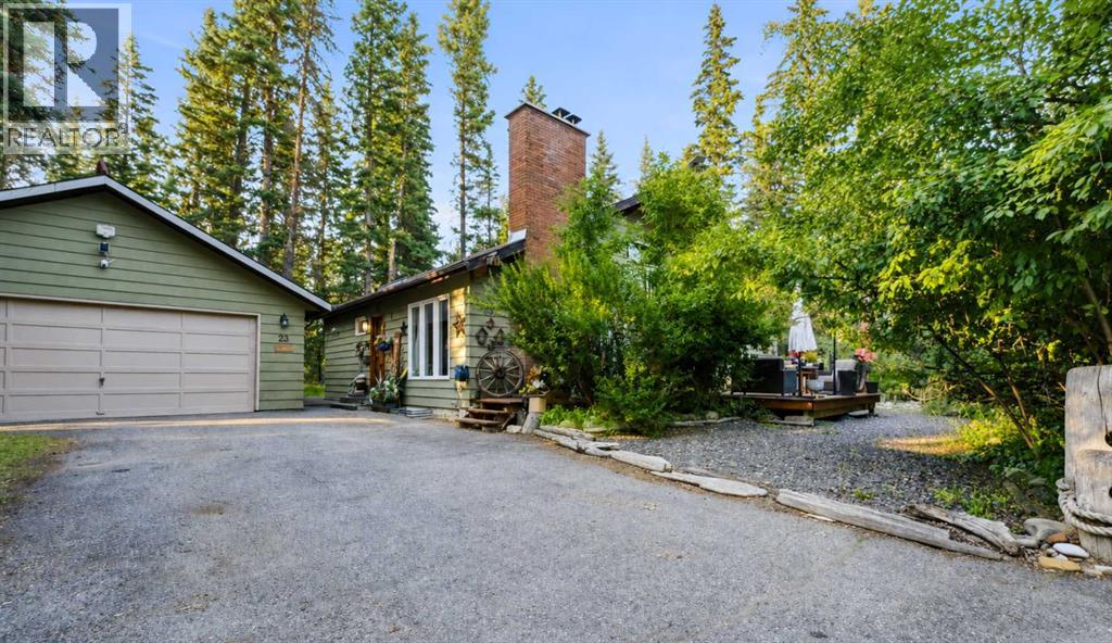 23 Redwood Meadows Drive, Rural Rocky View County, Alberta  T3Z 1A3 - Photo 2 - A2333778