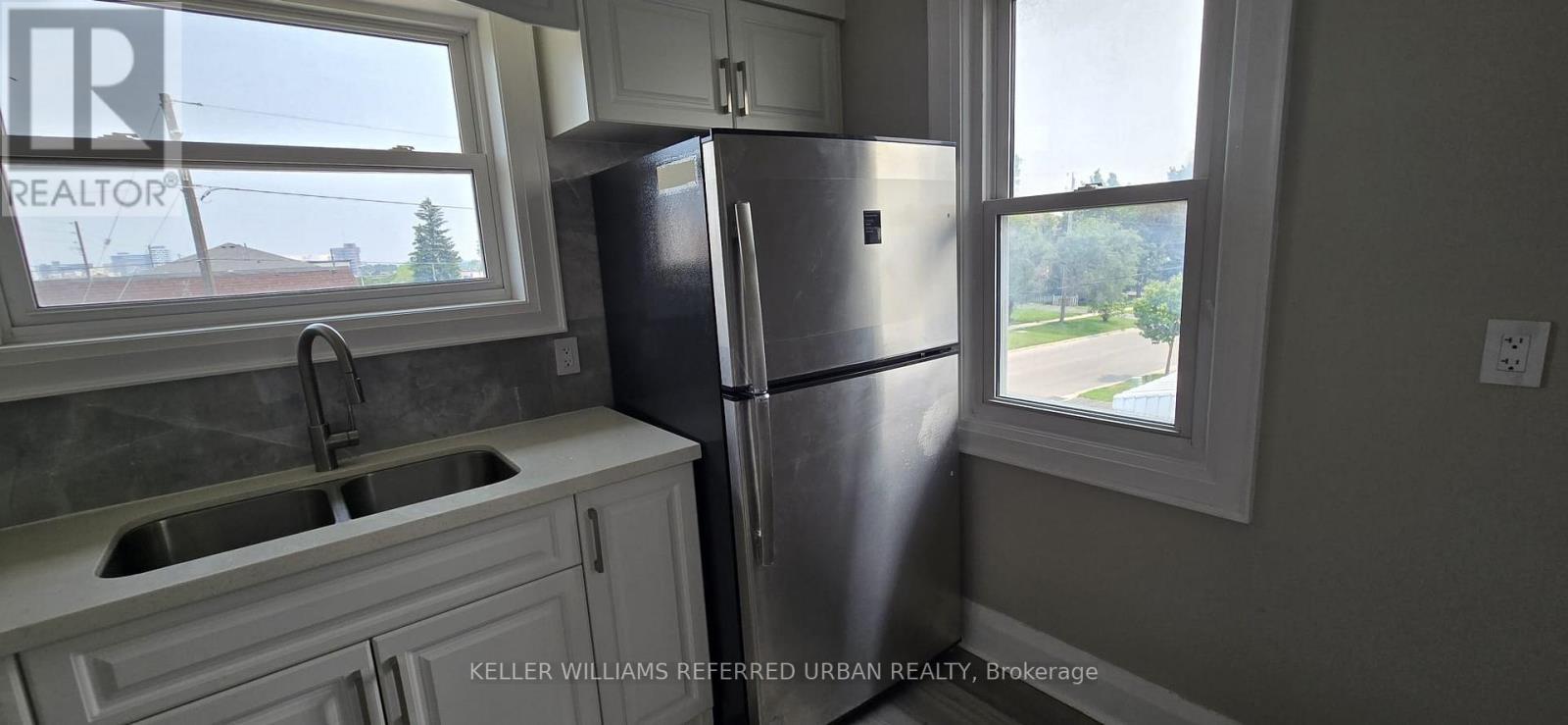 399 King Street W, Oshawa (Vanier), Ontario  L1J 2K4 - Photo 2 - E13627614
