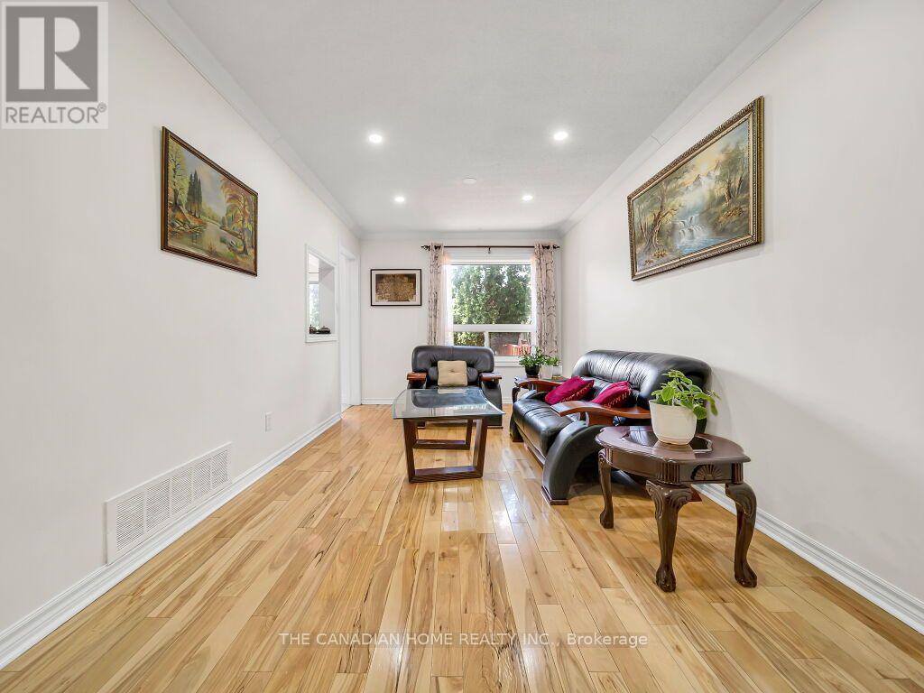 5244 Cinnamon Road, Mississauga, Ontario  L5V 1T3 - Photo 11 - W13590946