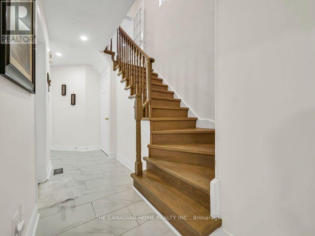5244 Cinnamon Road, Mississauga, Ontario  L5V 1T3 - Photo 9 - W13590946