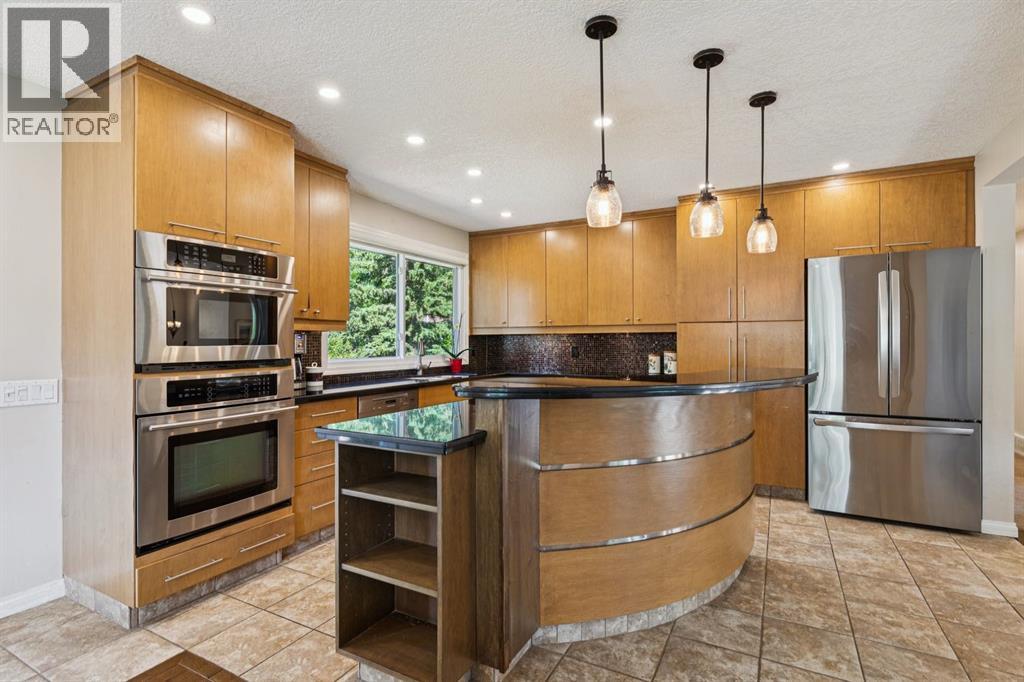 423 Canterbury Place SW, Calgary, Alberta  T2W 2B6 - Photo 7 - A2330191