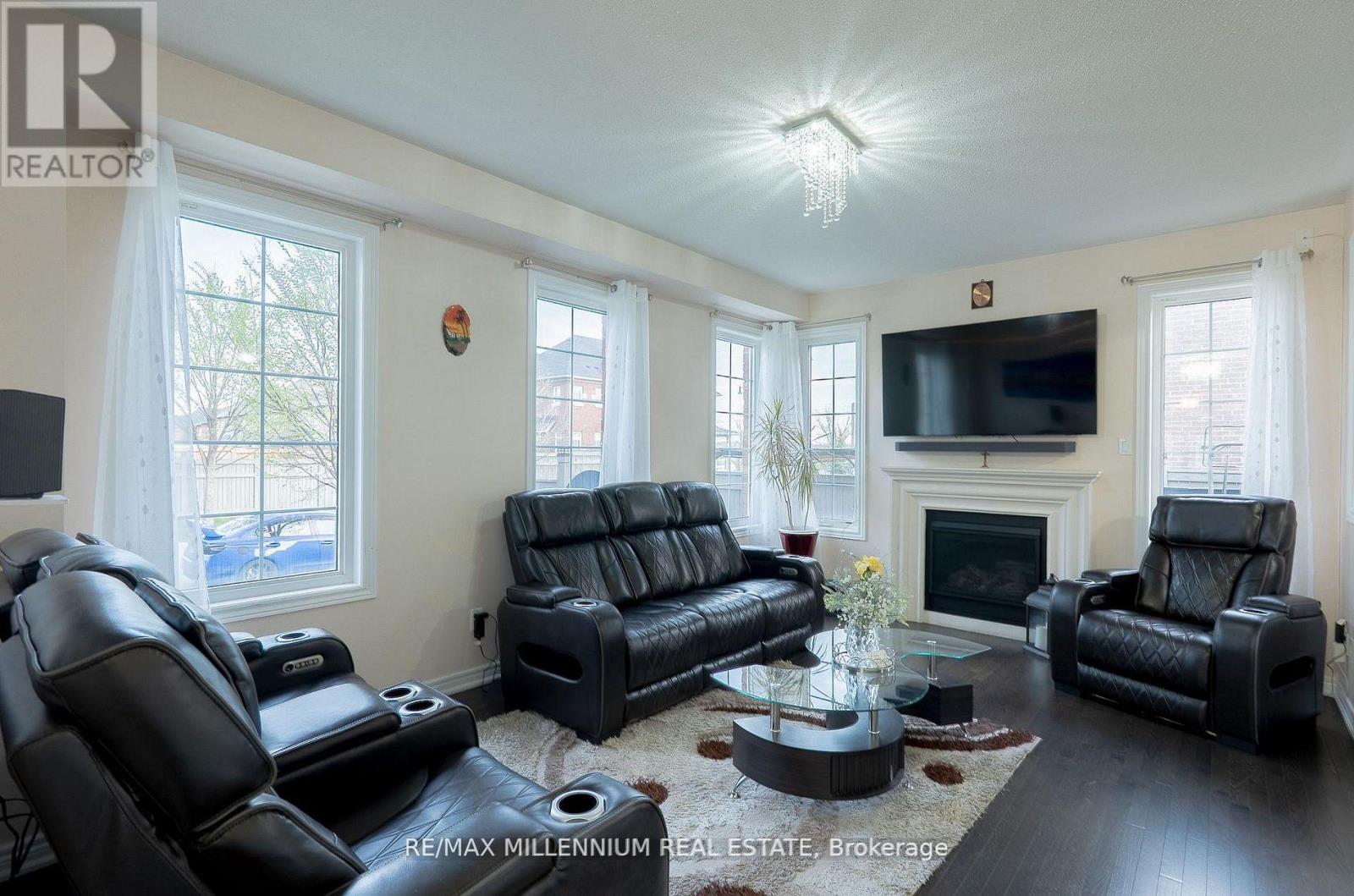 8 Zelda Road, Brampton, Ontario  L6R 0B3 - Photo 6 - W13627584