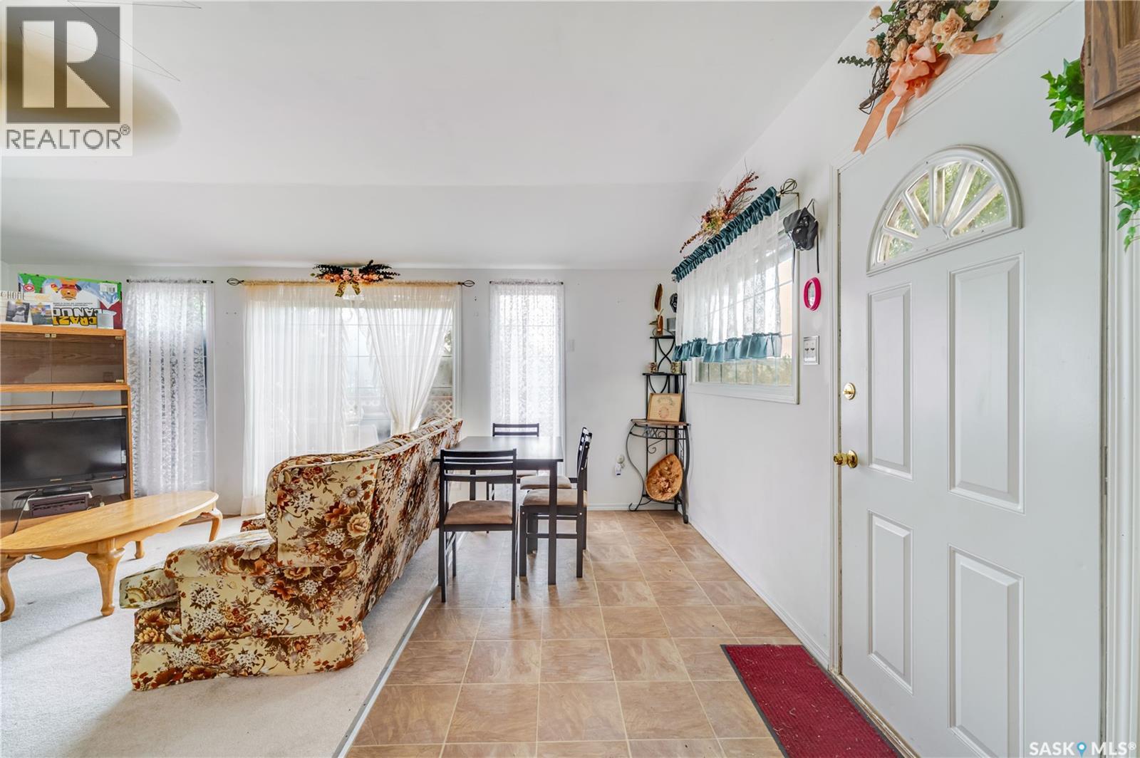 547 Douglas Drive, Buffalo Pound Lake, Saskatchewan  S6H 3E6 - Photo 8 - SK044271