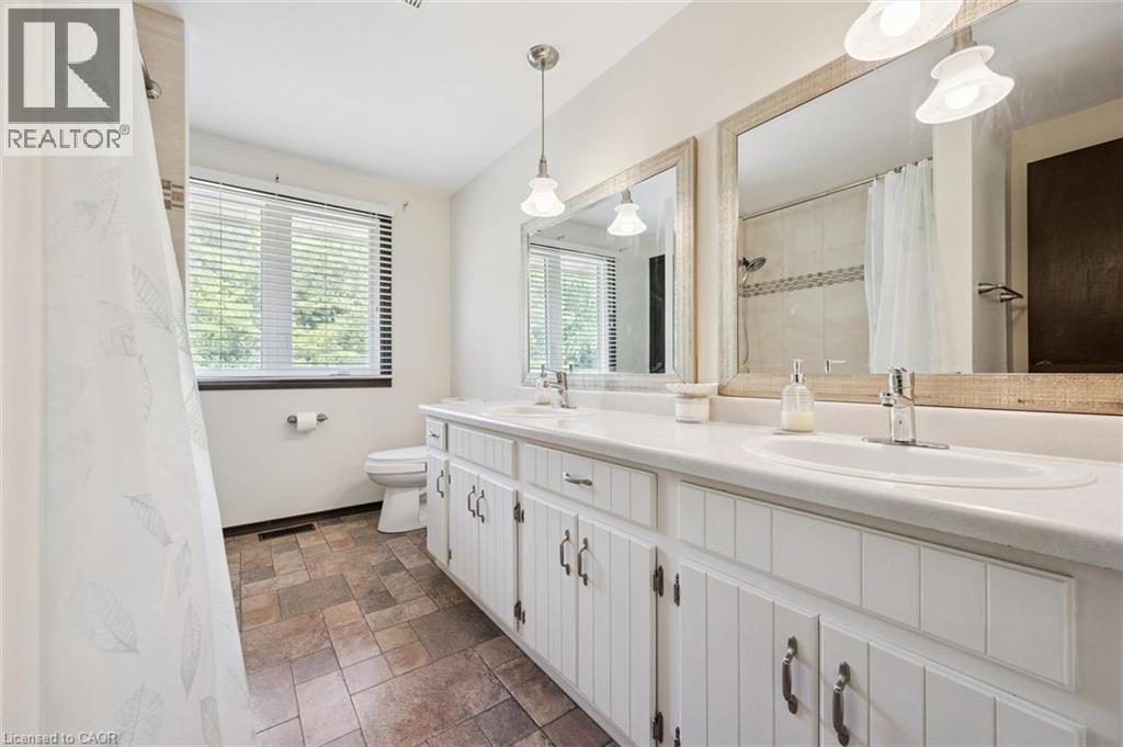 8 Perin Place, Kitchener, Ontario  N2P 1L5 - Photo 24 - 40850357