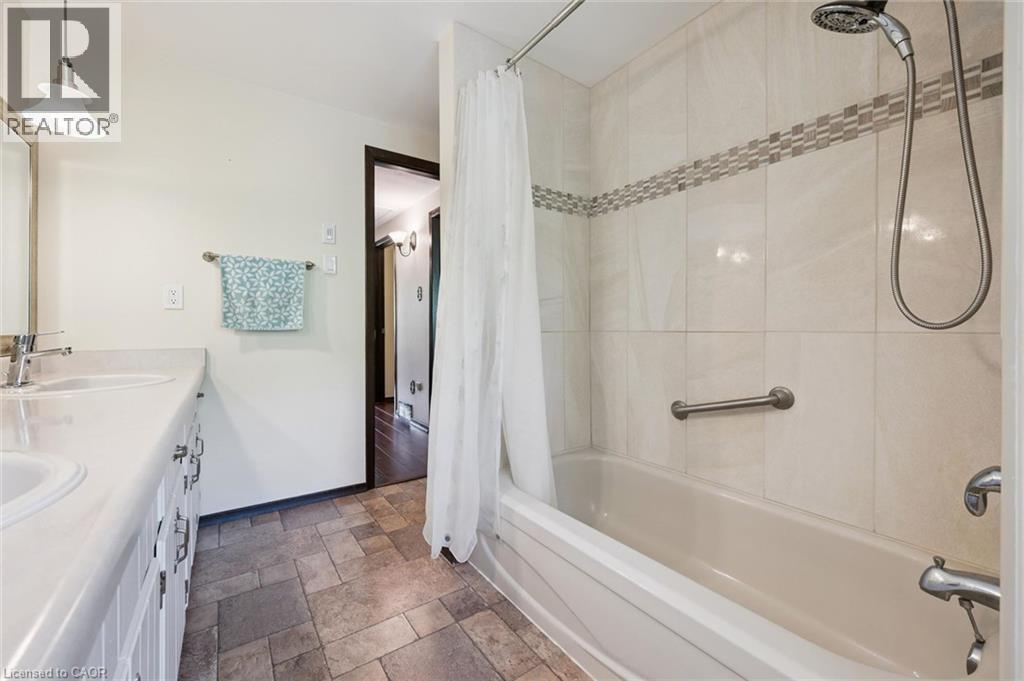 8 Perin Place, Kitchener, Ontario  N2P 1L5 - Photo 25 - 40850357