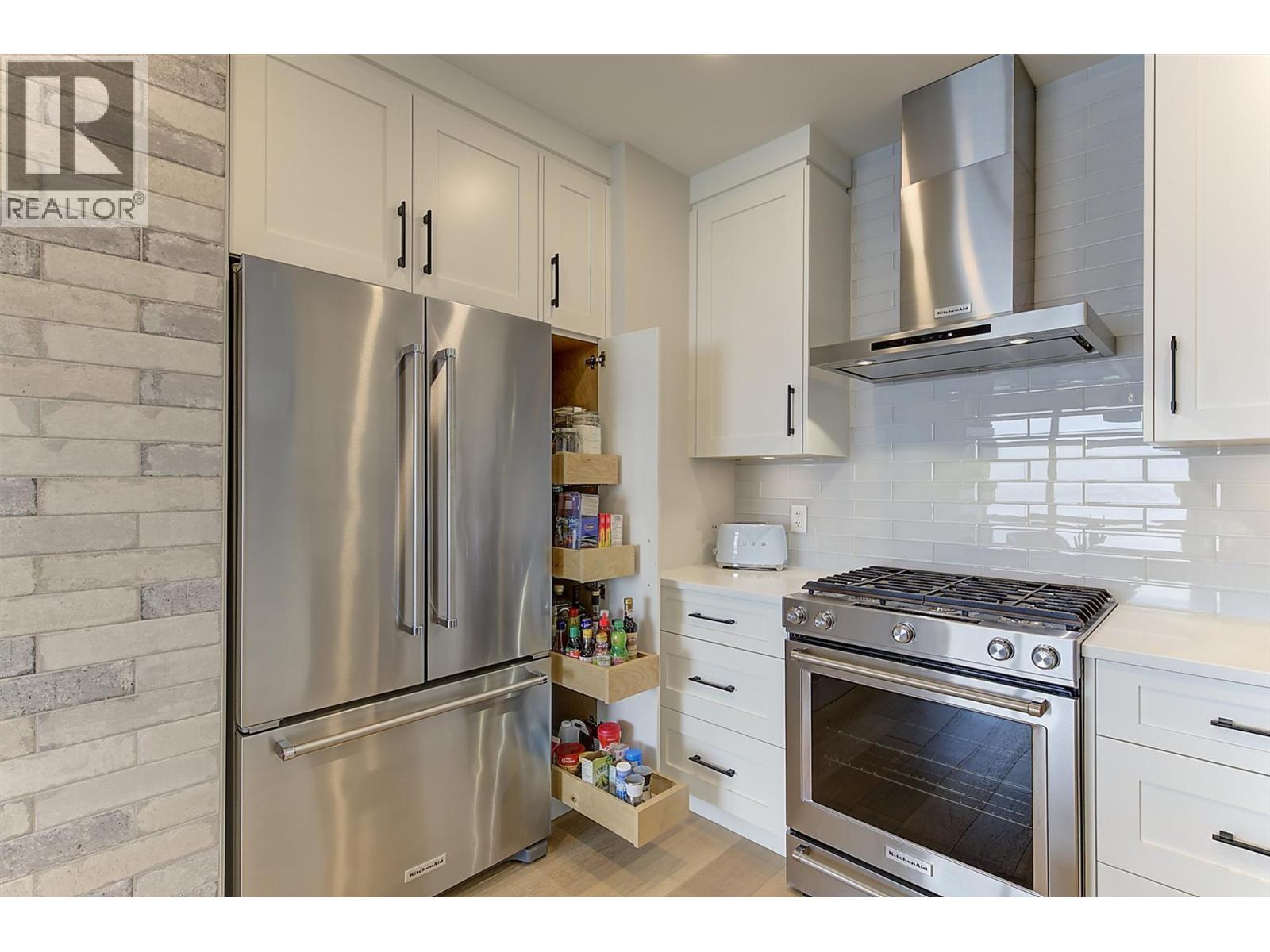 5979 Princess Street, Peachland, British Columbia  V0H 1X7 - Photo 11 - 10396325