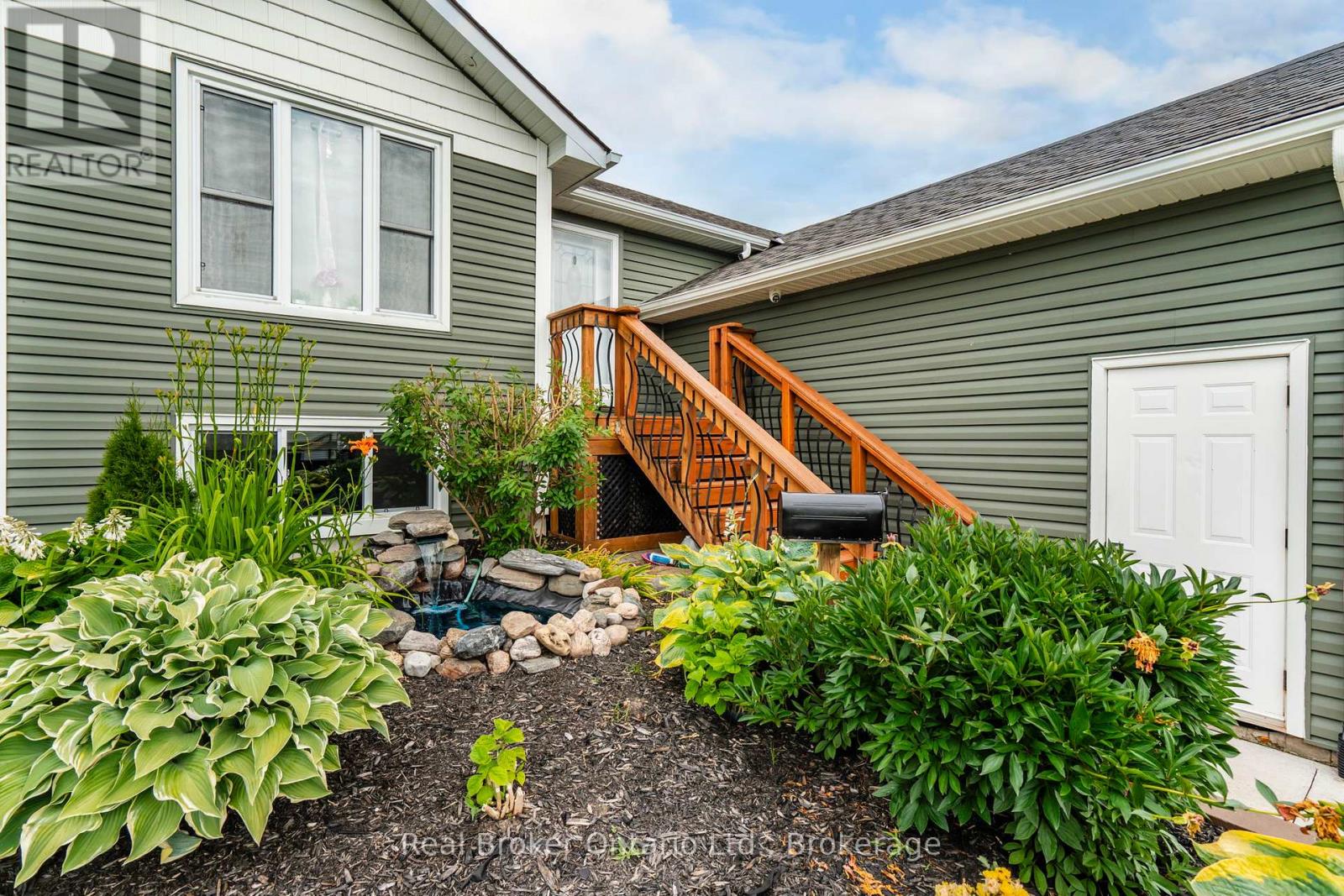 44 Byrnes Crescent, Penetanguishene, Ontario  L9M 1V9 - Photo 3 - S13627630
