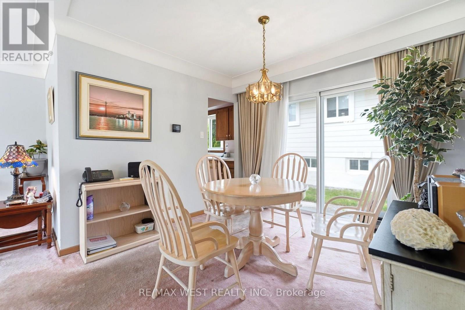 491 Shannon Crescent, Burlington, Ontario  L7L 2R6 - Photo 3 - W13627656