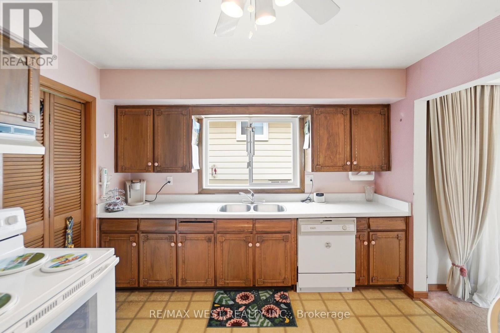 491 Shannon Crescent, Burlington, Ontario  L7L 2R6 - Photo 4 - W13627656