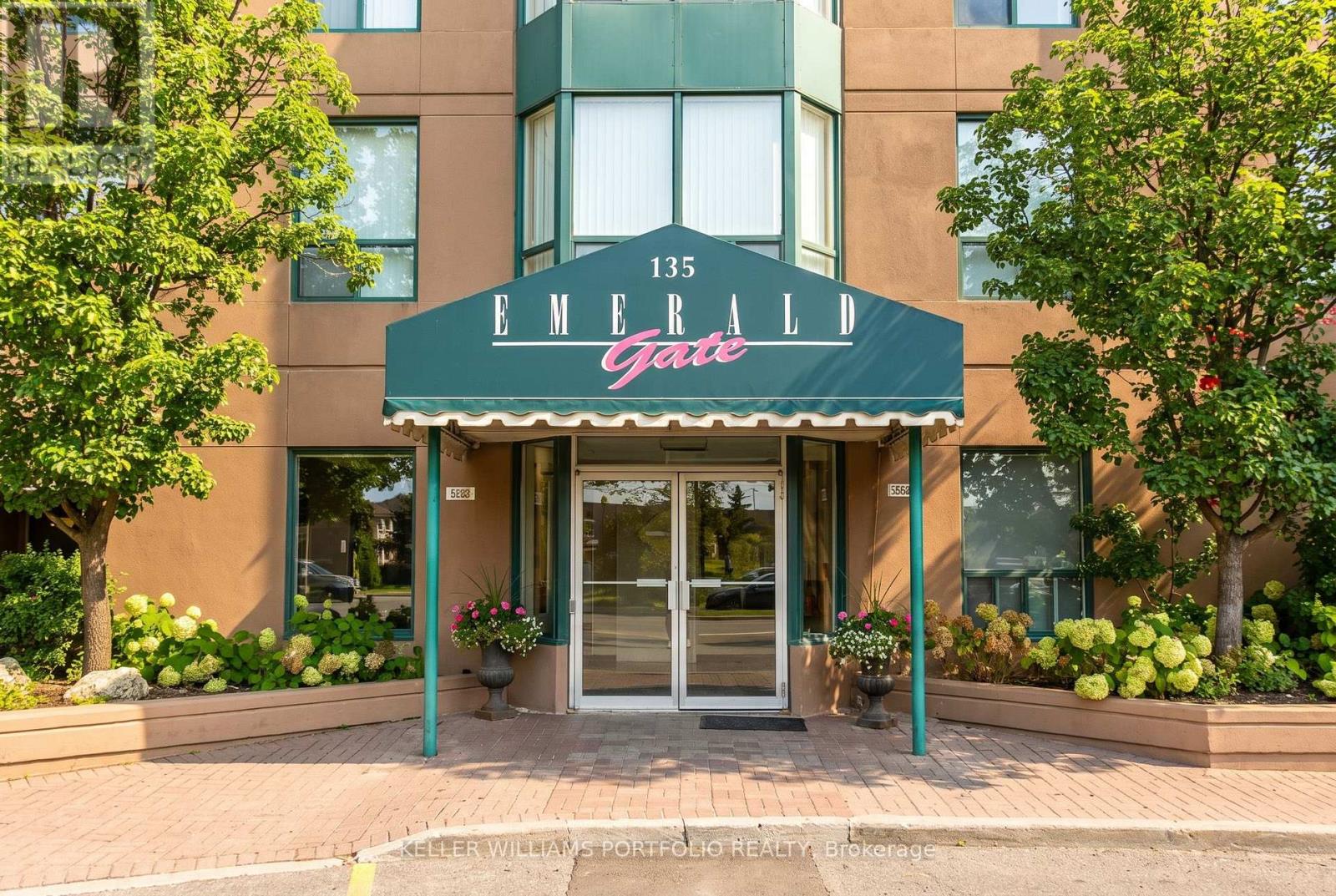 605 - 135 Hillcrest Avenue, Mississauga, Ontario  L5B 4B1 - Photo 4 - W13627662