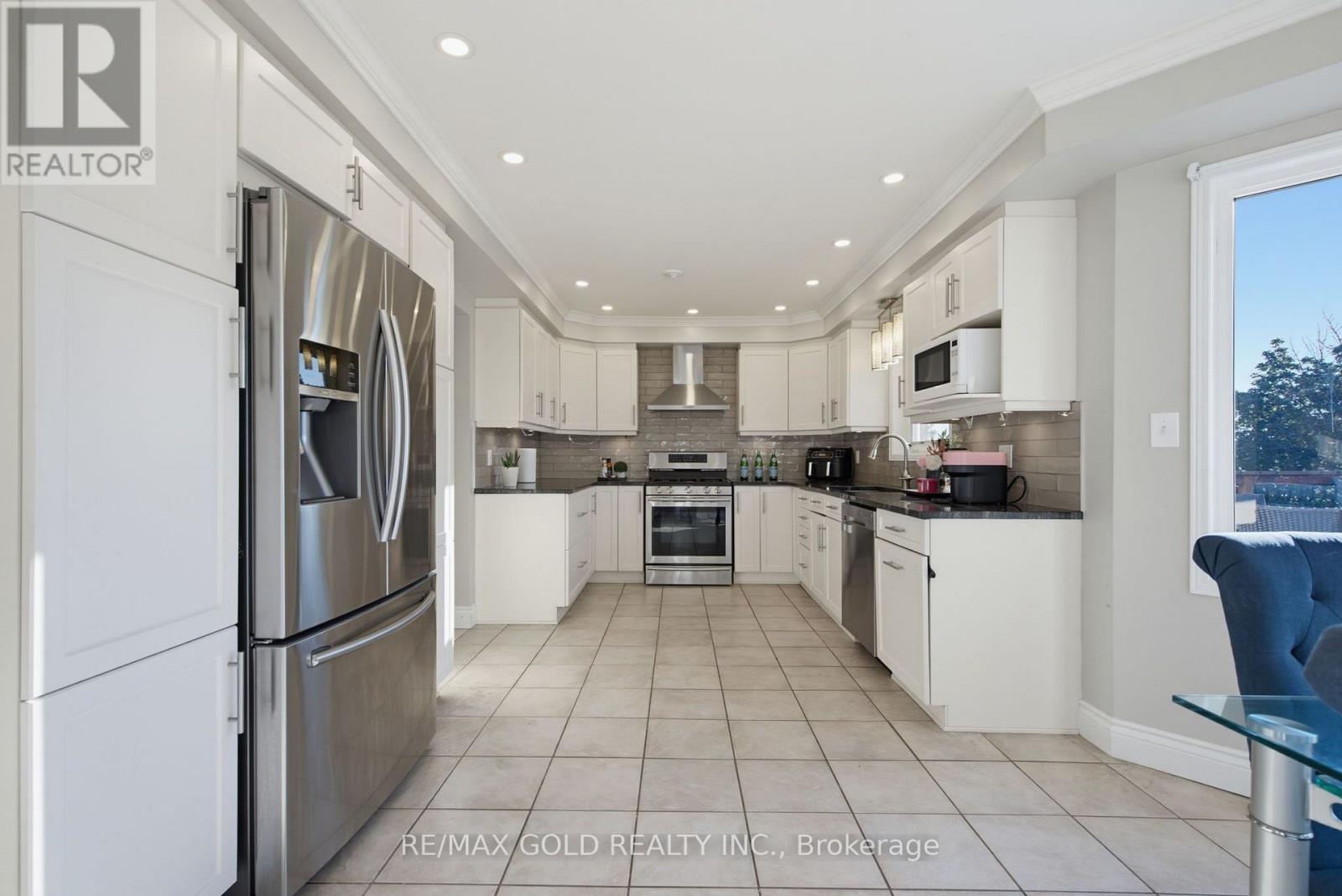 38 Silverbirch Place, Whitby, Ontario  L1R 1X6 - Photo 16 - E13623388
