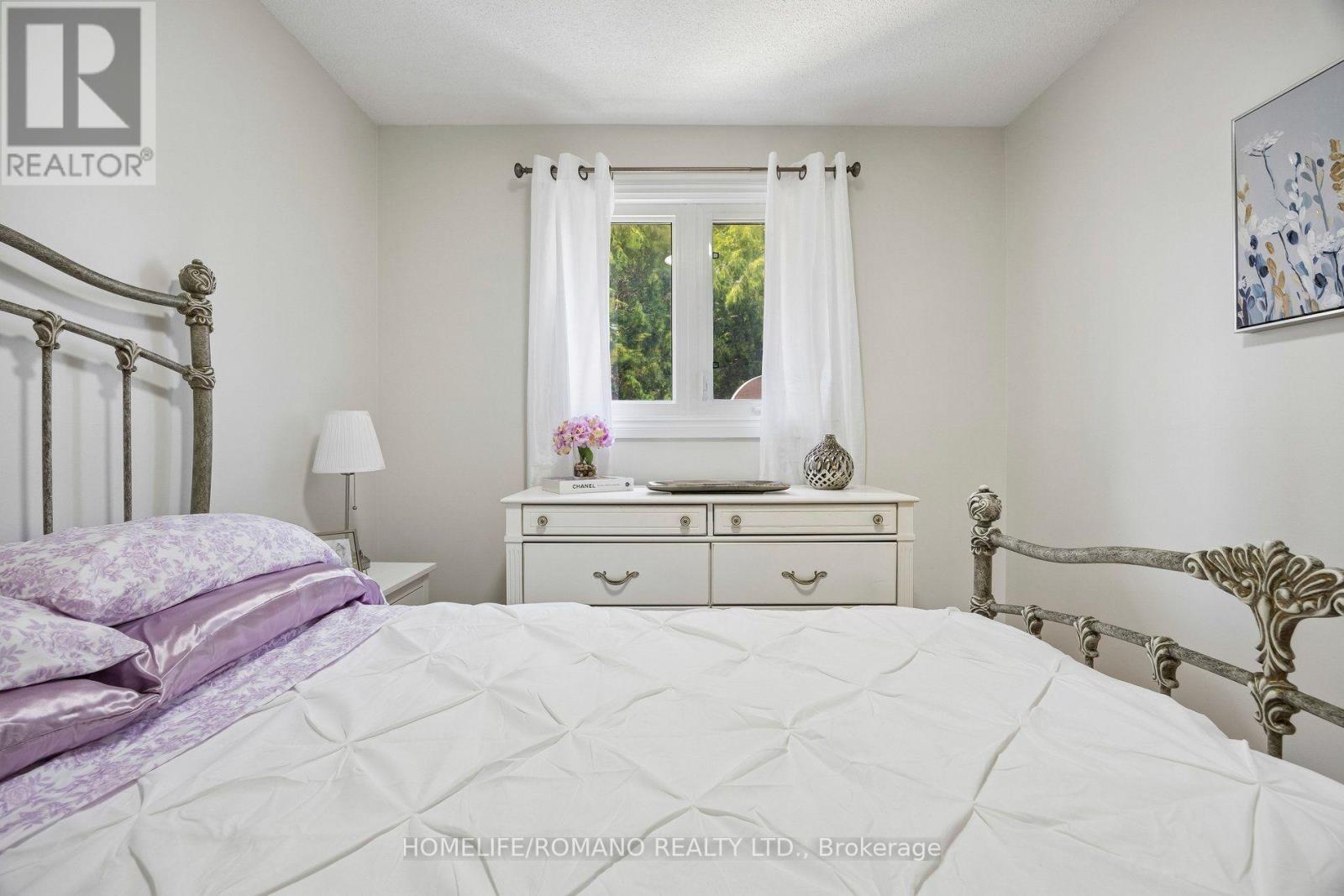 54 Links Road, Vaughan, Ontario  L6A 1L4 - Photo 25 - N13627682
