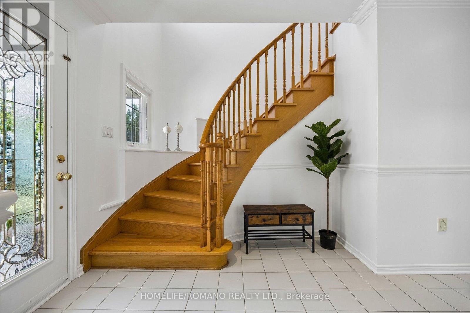 54 Links Road, Vaughan, Ontario  L6A 1L4 - Photo 5 - N13627682