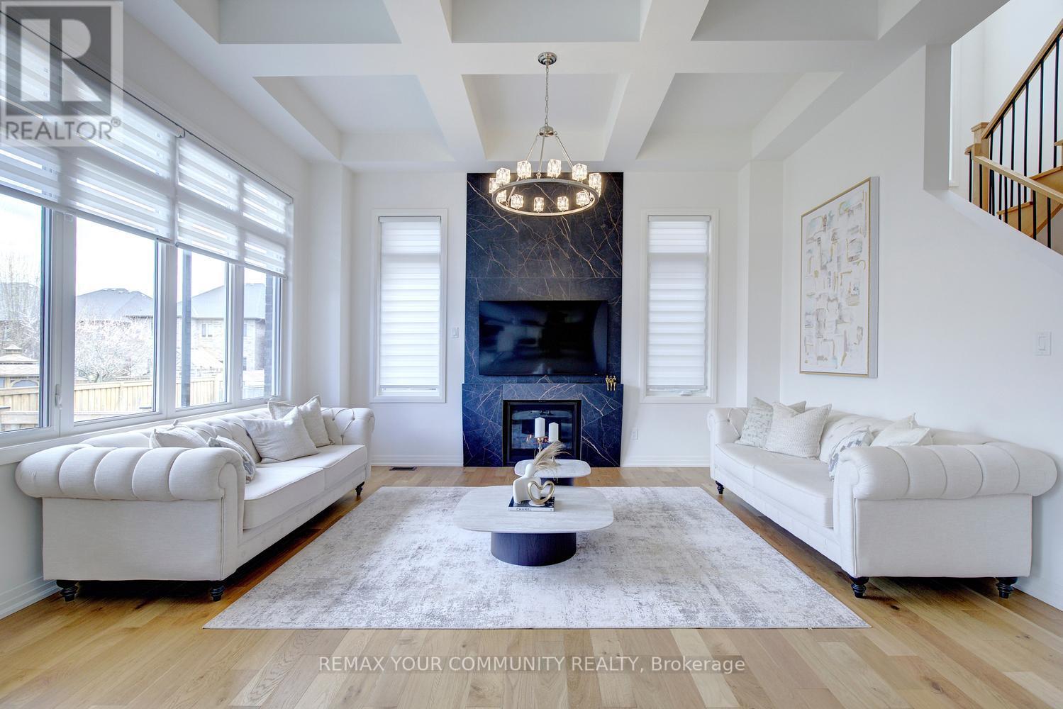 96 BOND CRESCENT, Richmond Hill, Ontario