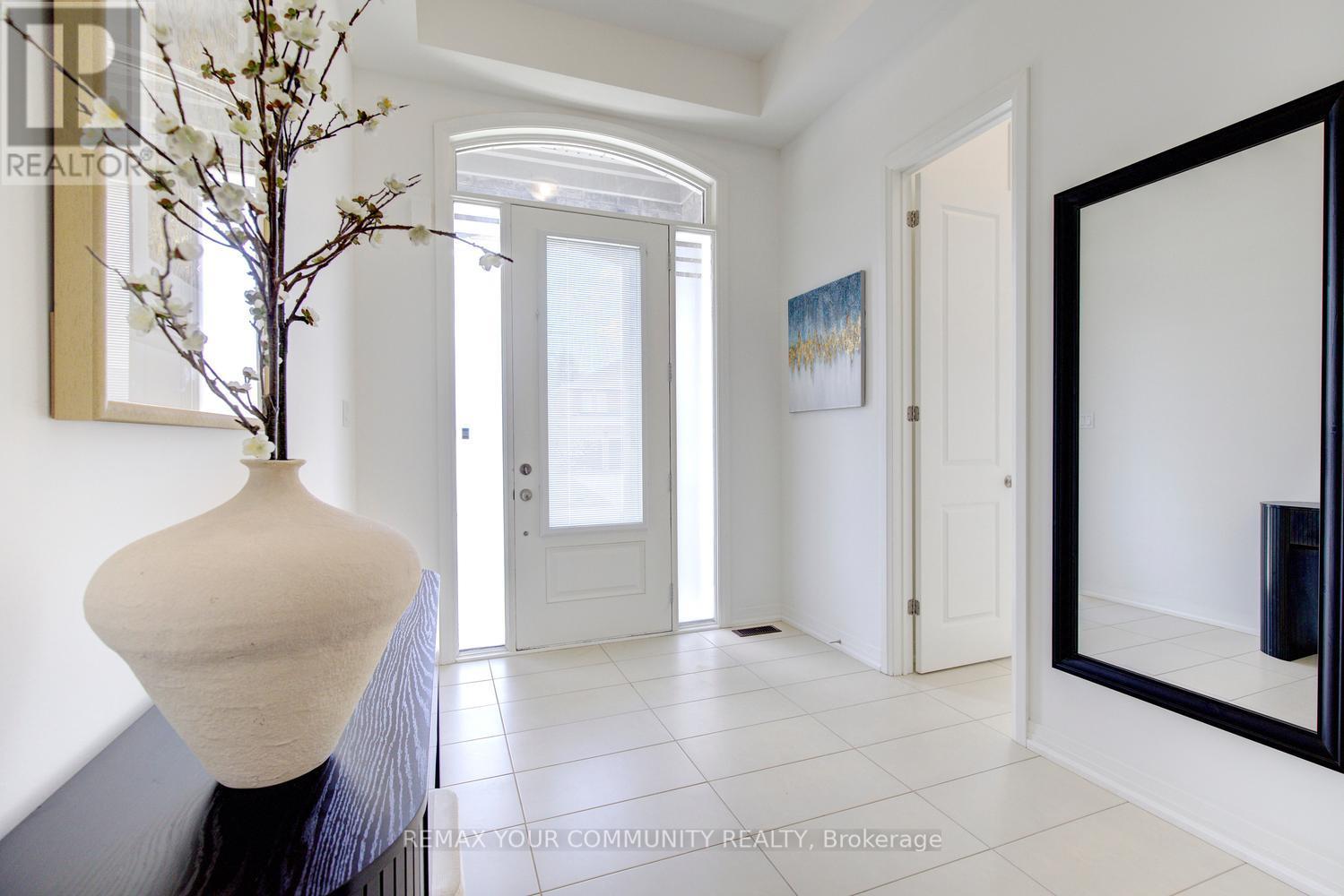96 Bond Crescent, Richmond Hill, Ontario  L4E 3K7 - Photo 7 - N13627710
